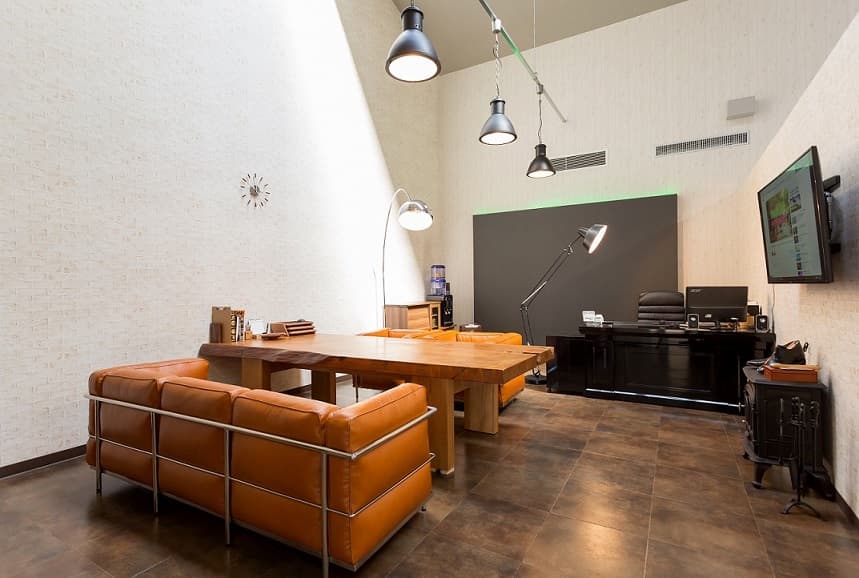 MEETING ROOM